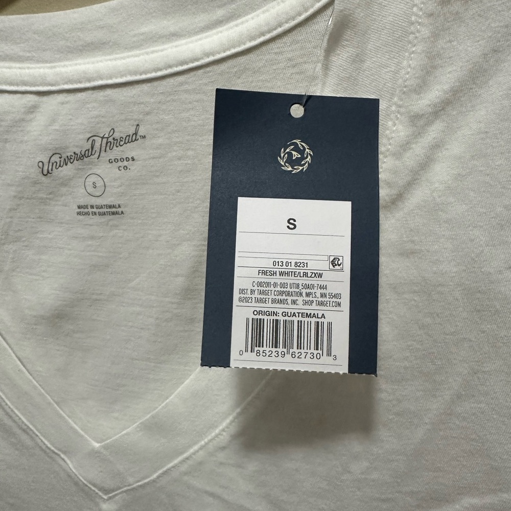 Universal Thread White V-Neck Cropped Tee - Picture 4 of 5